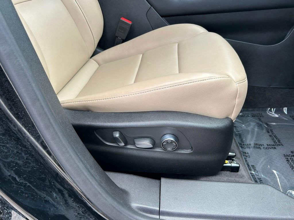 Used 2025 Cadillac XT4 Premium Luxury FWD image 41