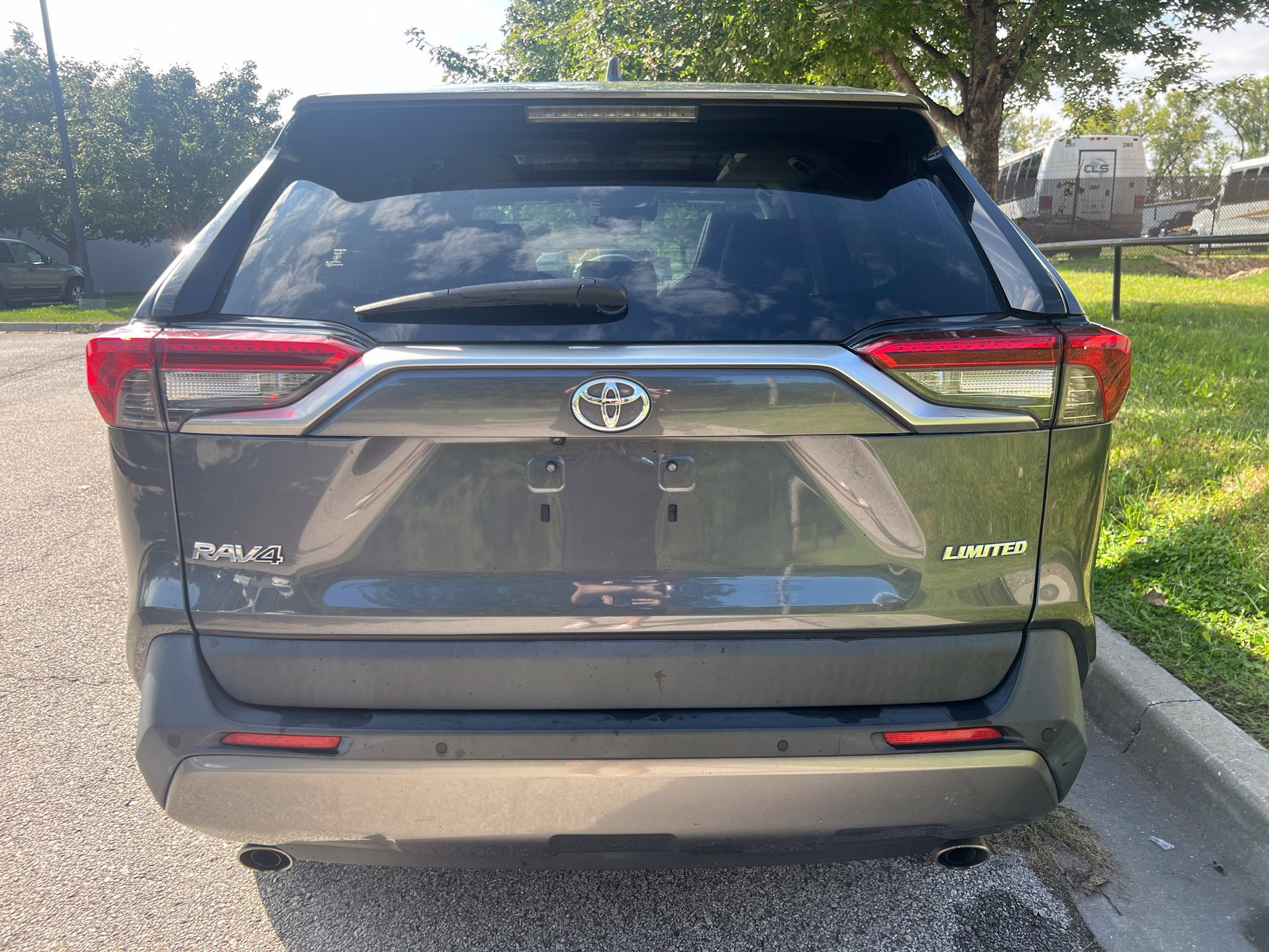 Used 2019 Toyota RAV4 Limited w/ Advanced Technology Package FWD image 6