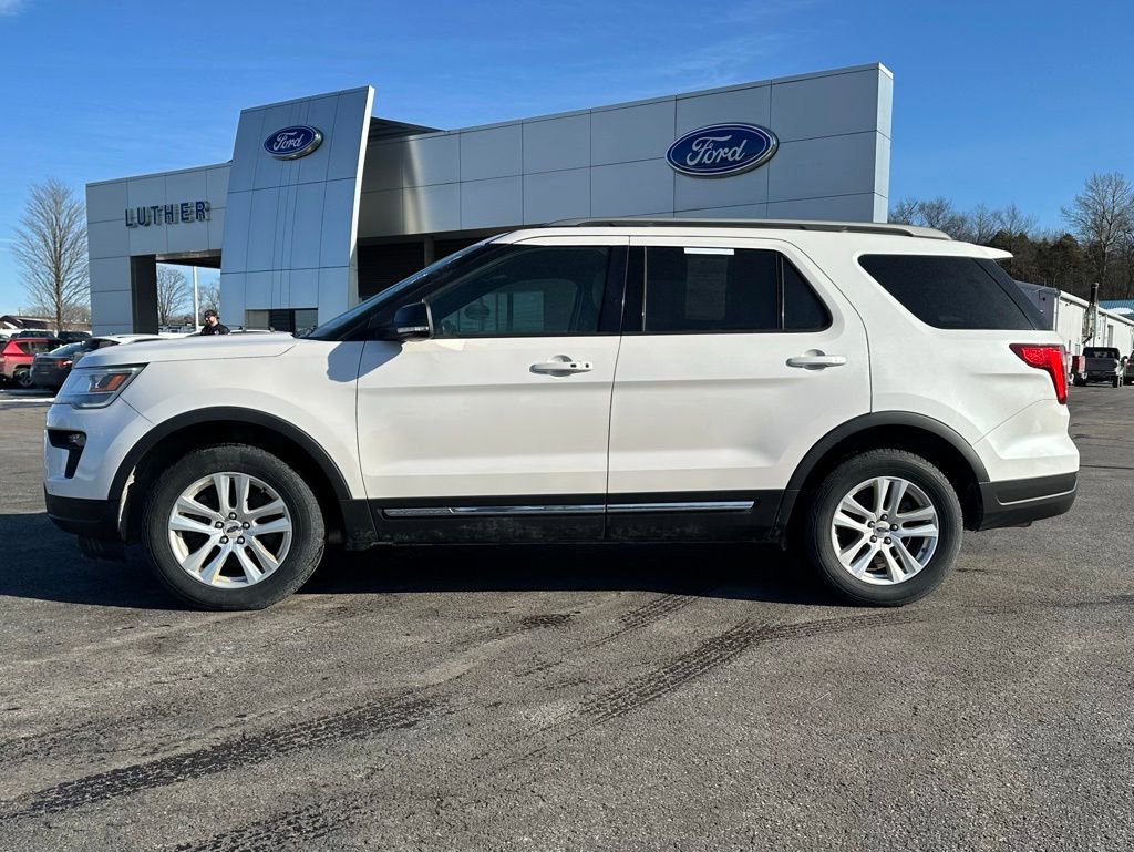 Used 2018 Ford Explorer XLT w/ Equipment Group 202A image 2