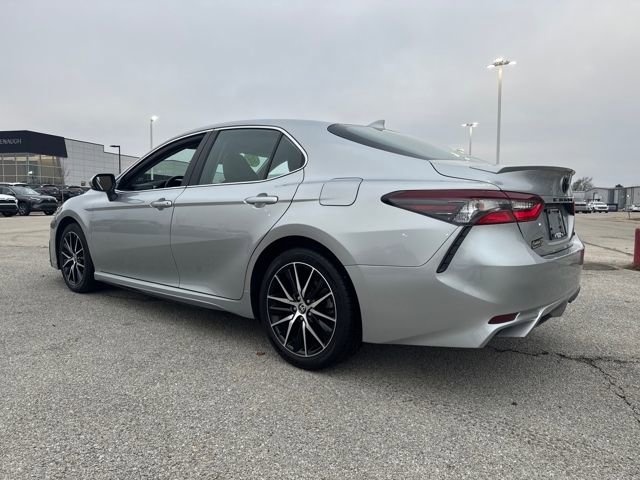 Used 2023 Toyota Camry SE image 3