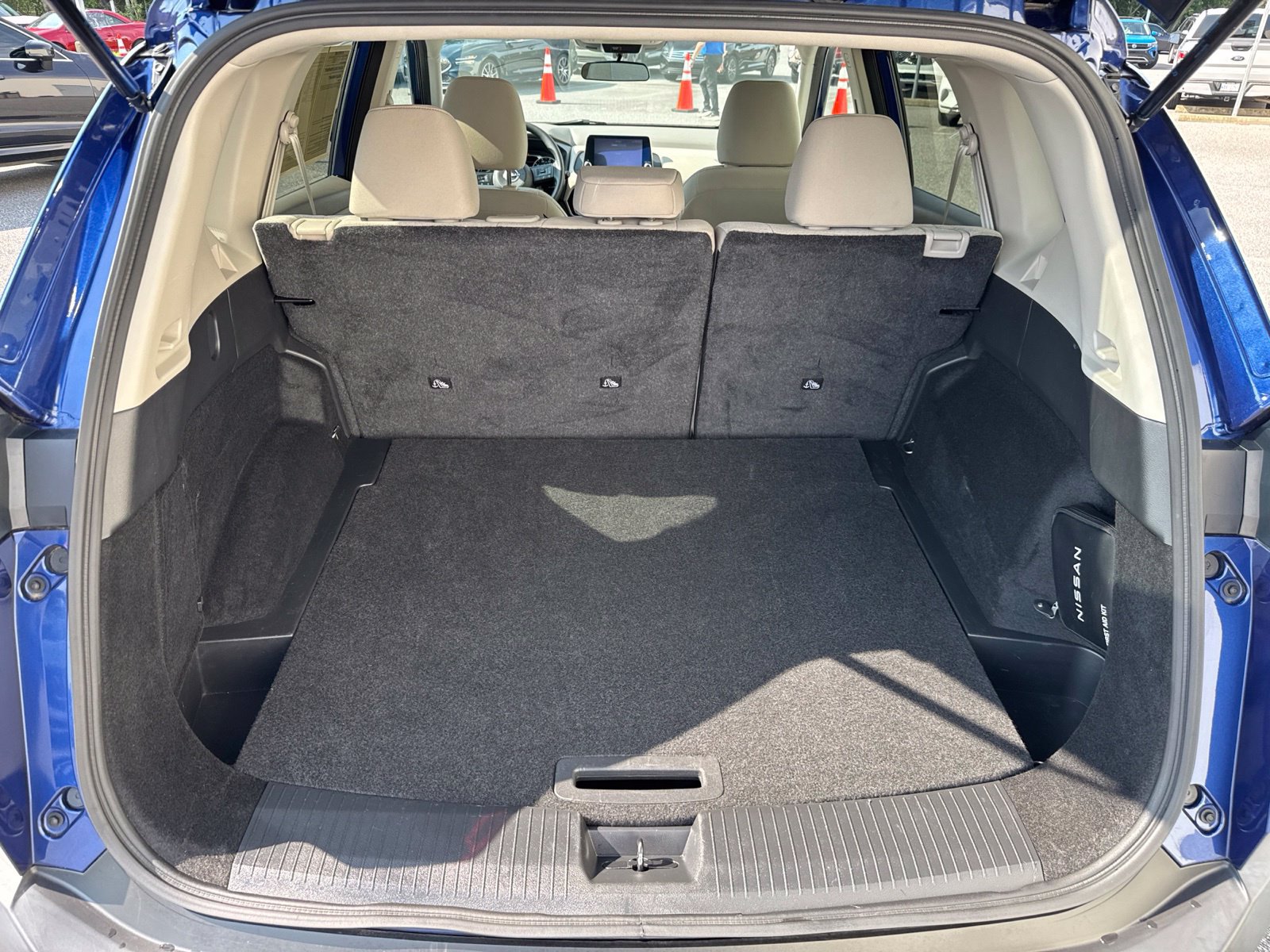 Used 2023 Nissan Rogue SV FWD image 11