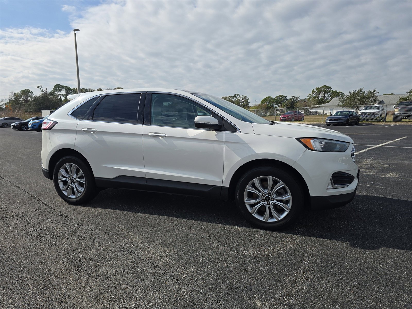 Used 2023 Ford Edge Titanium image 2