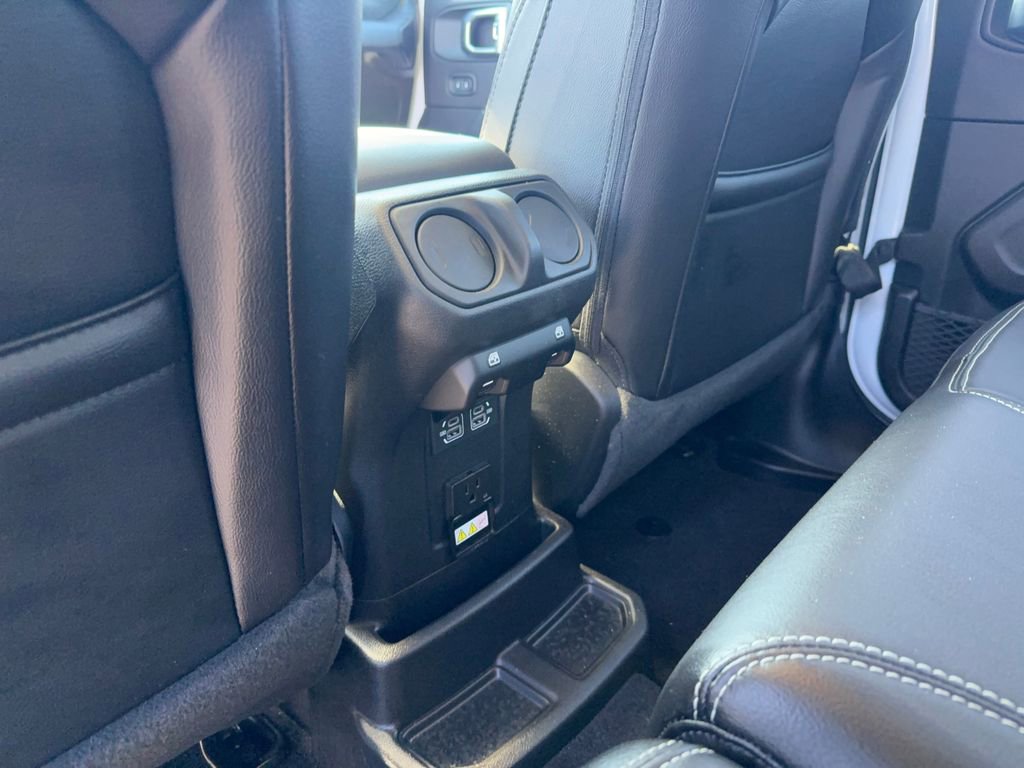 Used 2023 Jeep Wrangler Unlimited Sahara image 22