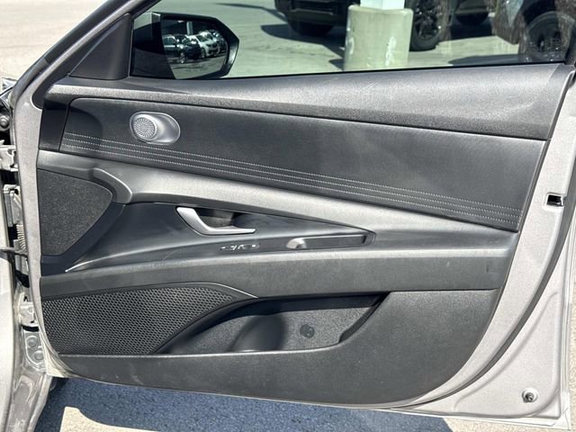 Used 2022 Hyundai Elantra SEL image 15