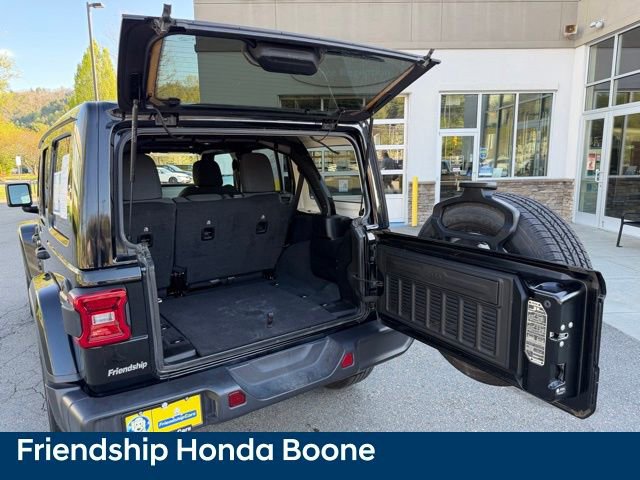 Used 2024 Jeep Wrangler Sahara image 35