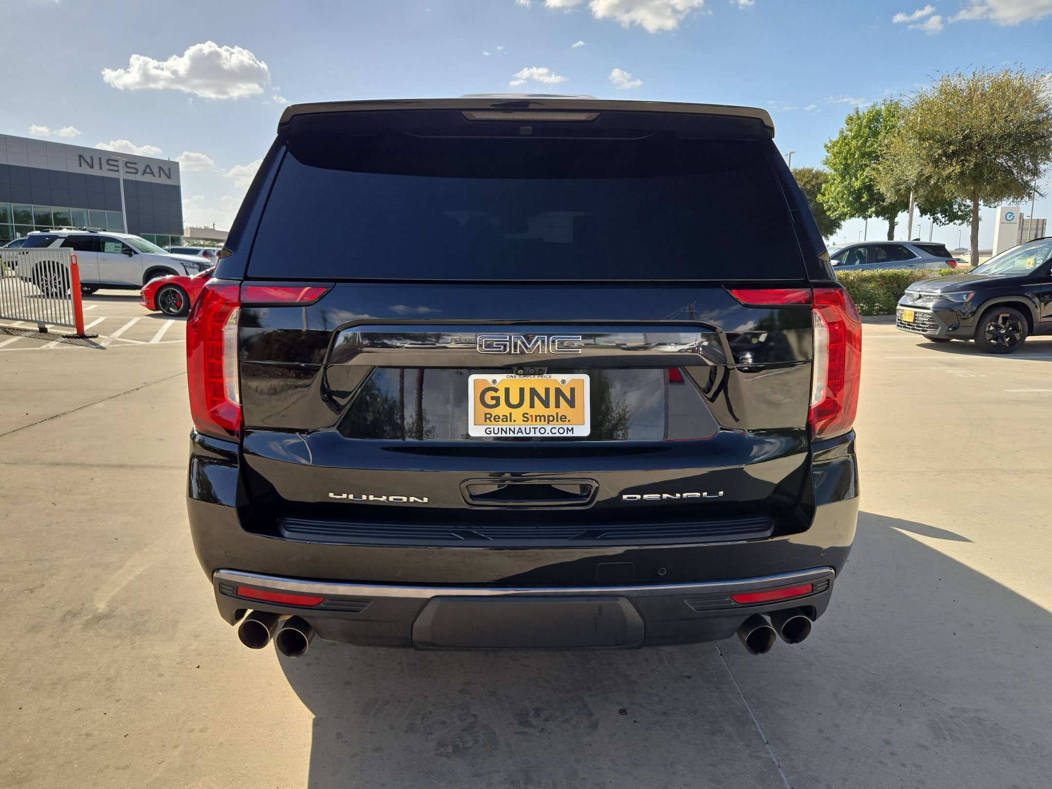 Used 2024 GMC Yukon Denali Ultimate AWD/4WD image 4