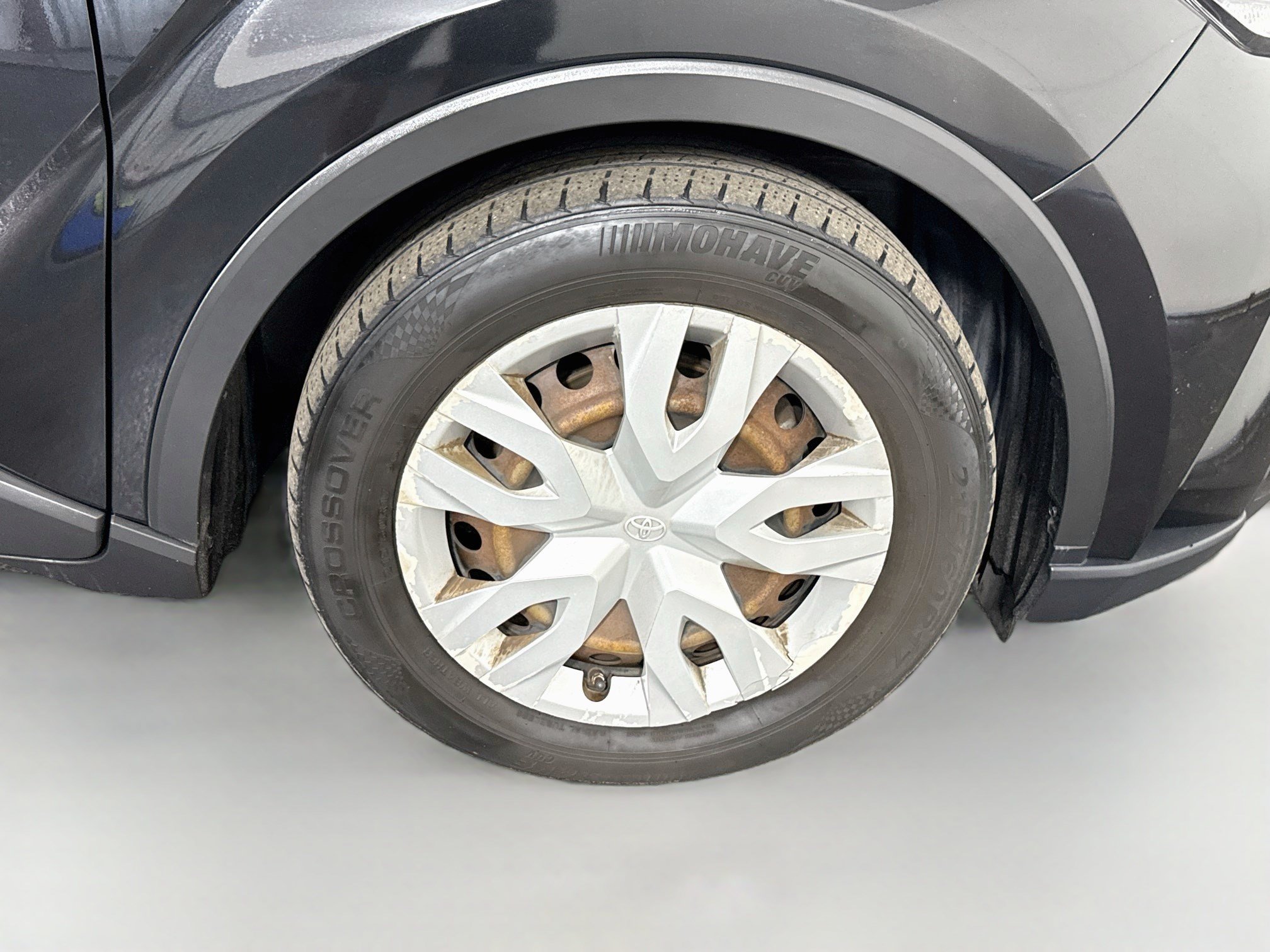 Used 2021 Toyota C-HR LE FWD image 31