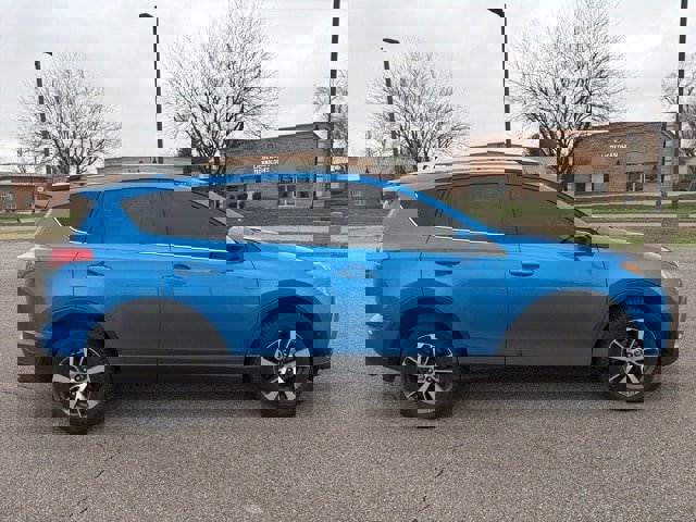 Used 2018 Toyota RAV4 XLE image 12