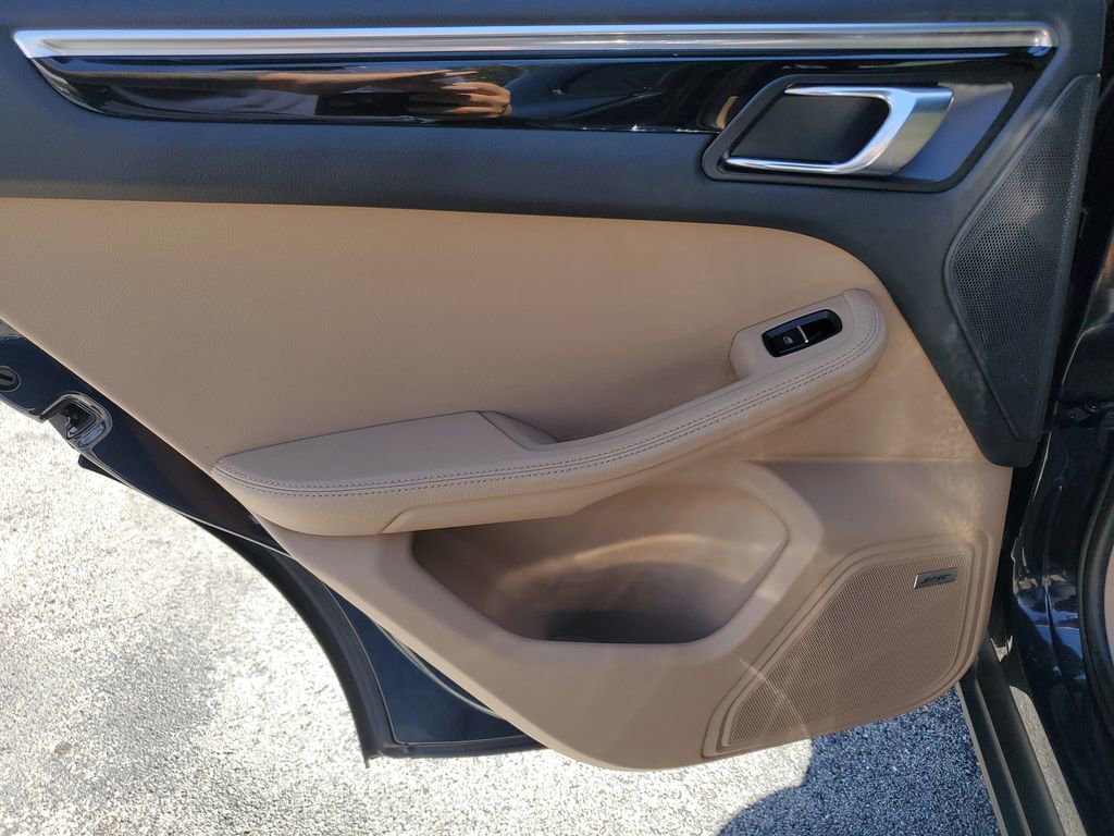 Used 2021 Porsche Macan image 9