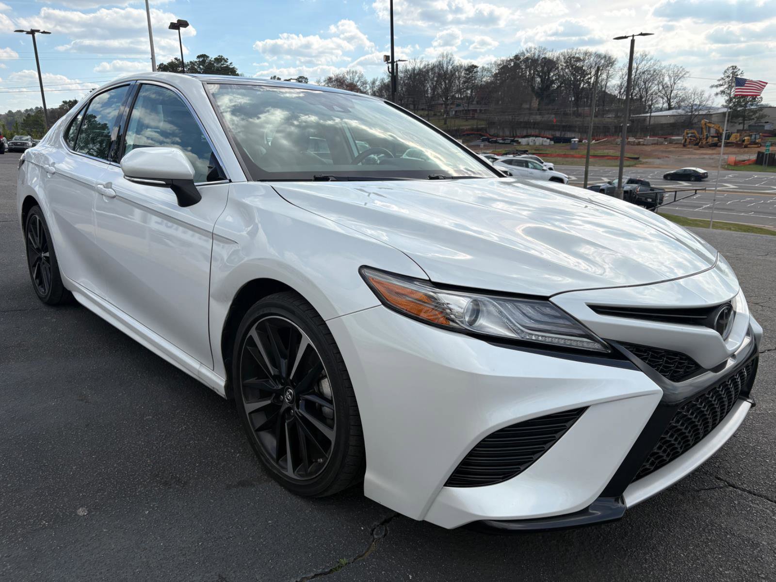 Used 2019 Toyota Camry XSE image 3