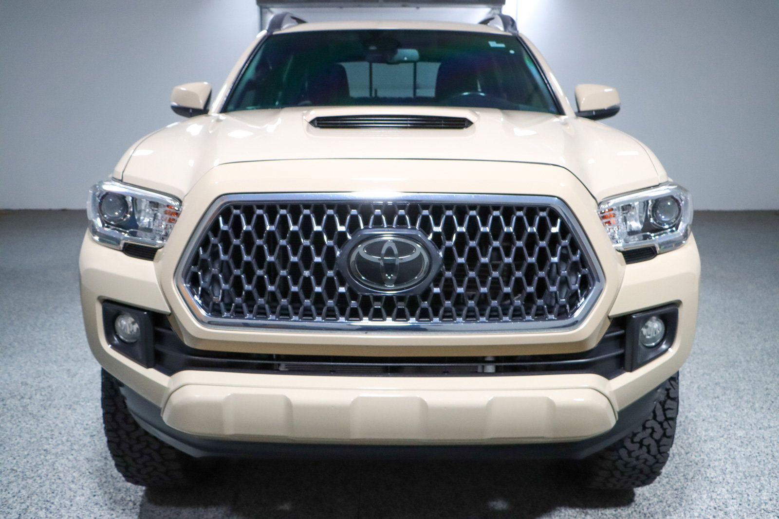 Used 2019 Toyota Tacoma TRD Sport image 5