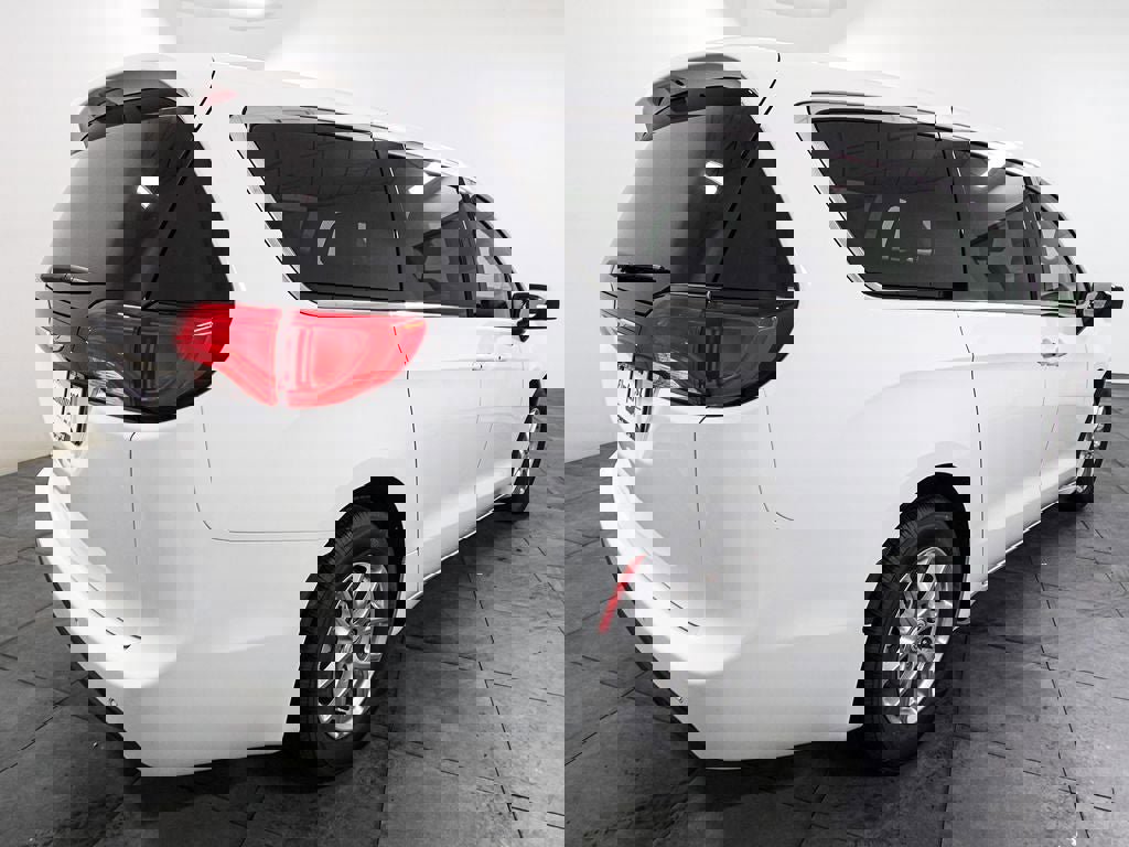 New 2026 Chrysler Voyager LX image 6