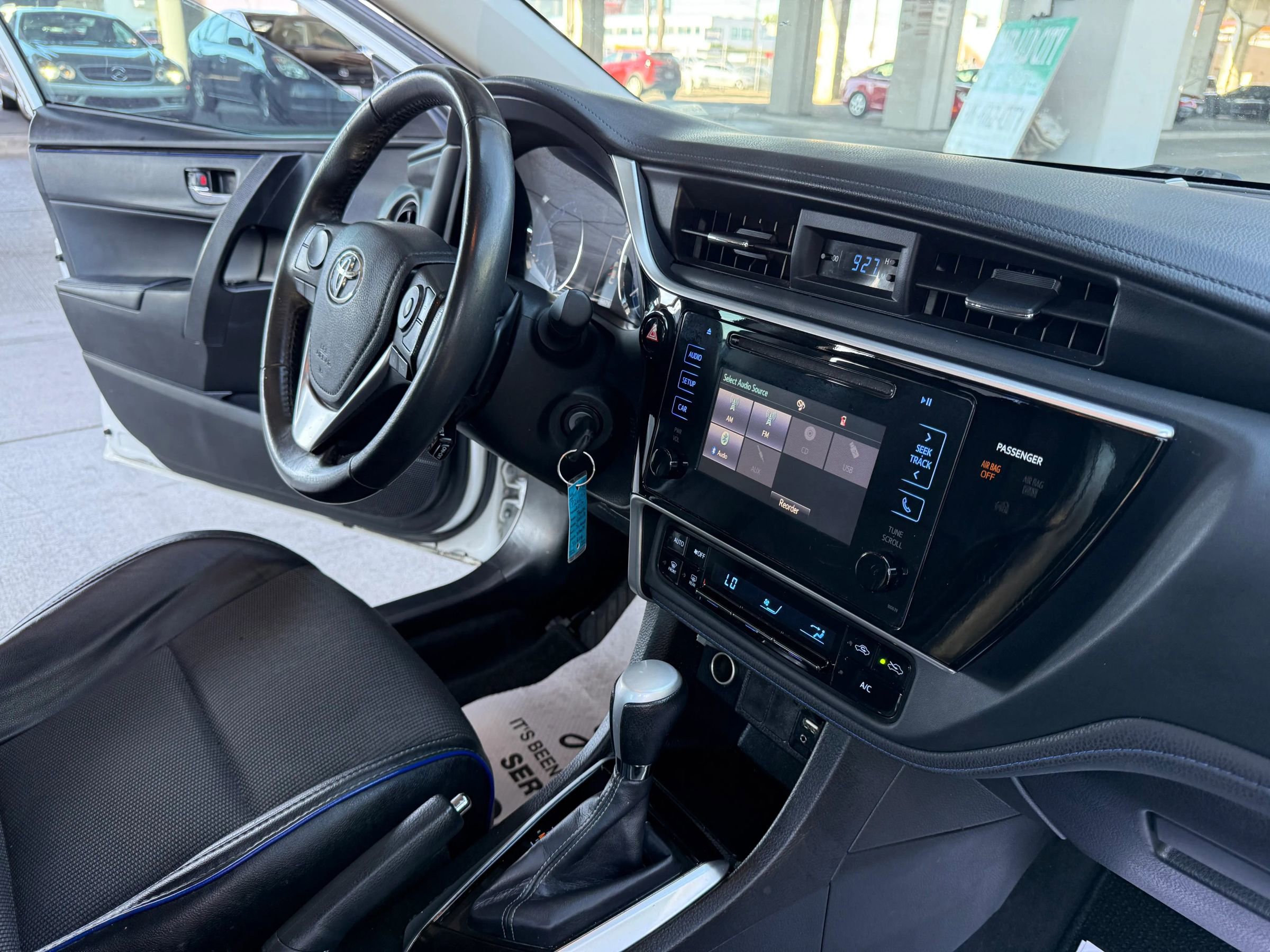 Used 2017 Toyota Corolla SE image 23