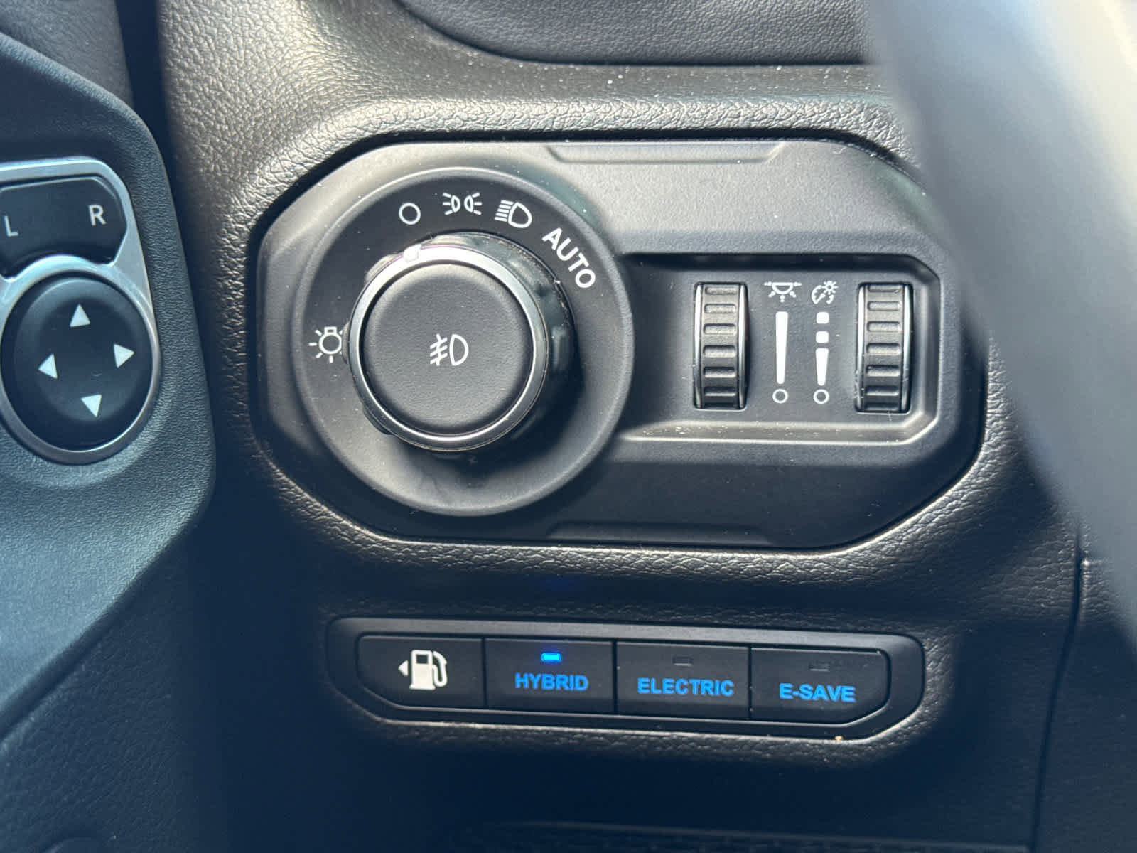 Used 2022 Jeep Wrangler Unlimited Sahara w/ Cold Weather Group image 22