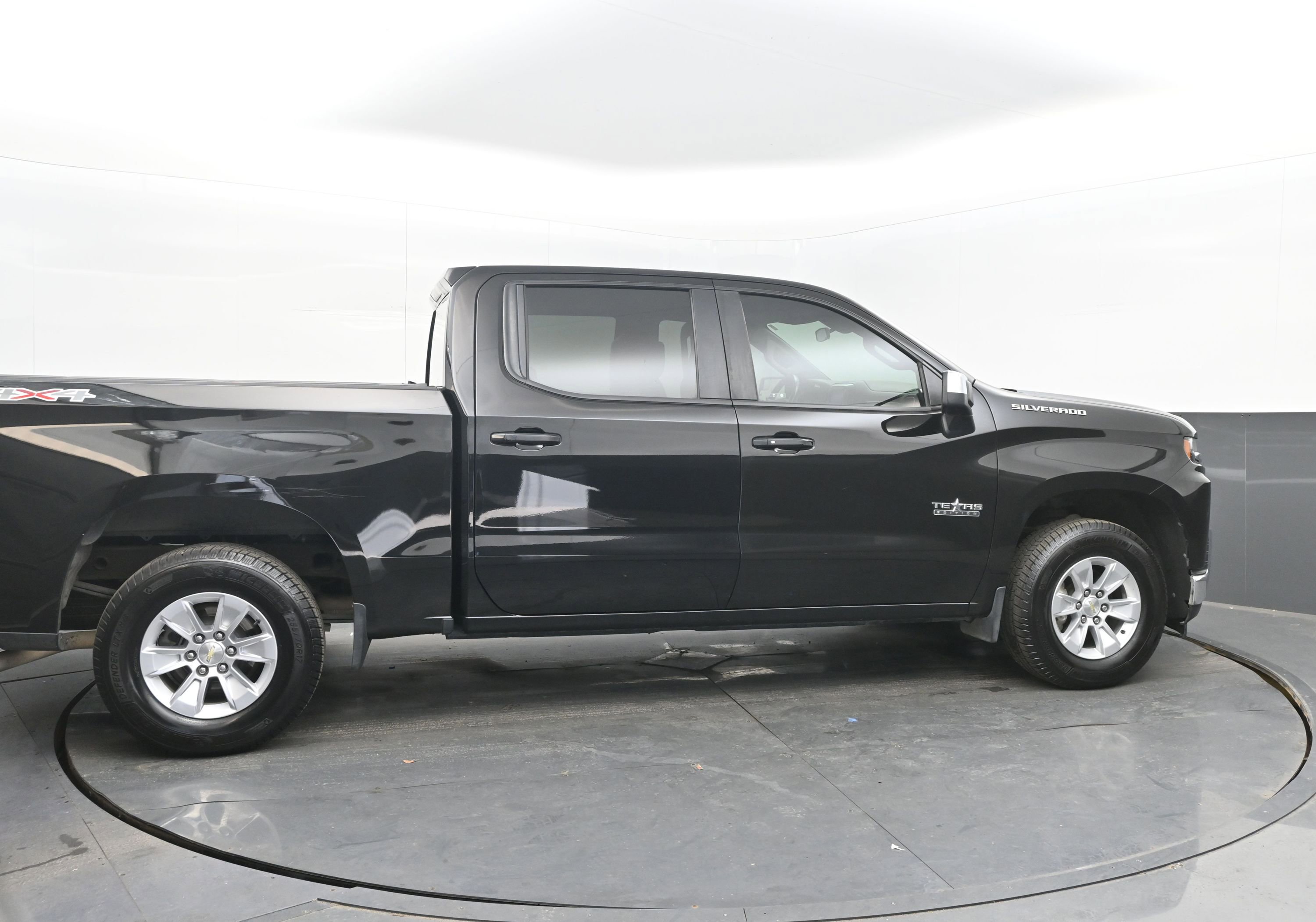 Used 2020 Chevrolet Silverado 1500 LT w/ Texas Edition image 9