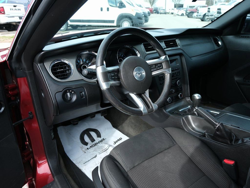 Used 2014 Ford Mustang Coupe image 3