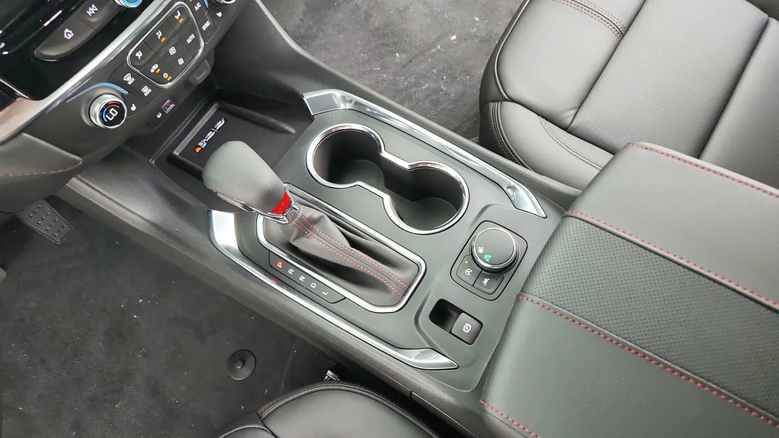 Used 2023 Chevrolet Traverse RS image 33