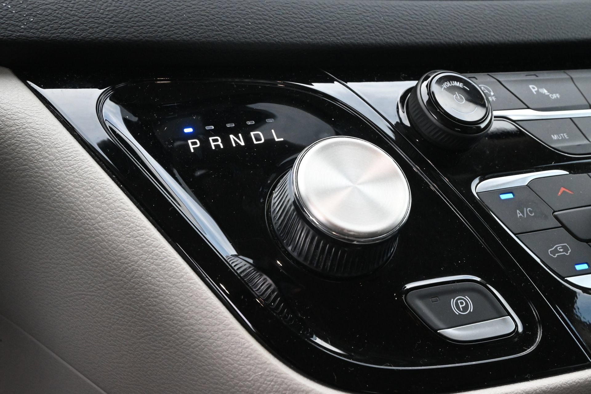 Used 2023 Chrysler Pacifica Touring-L FWD image 15