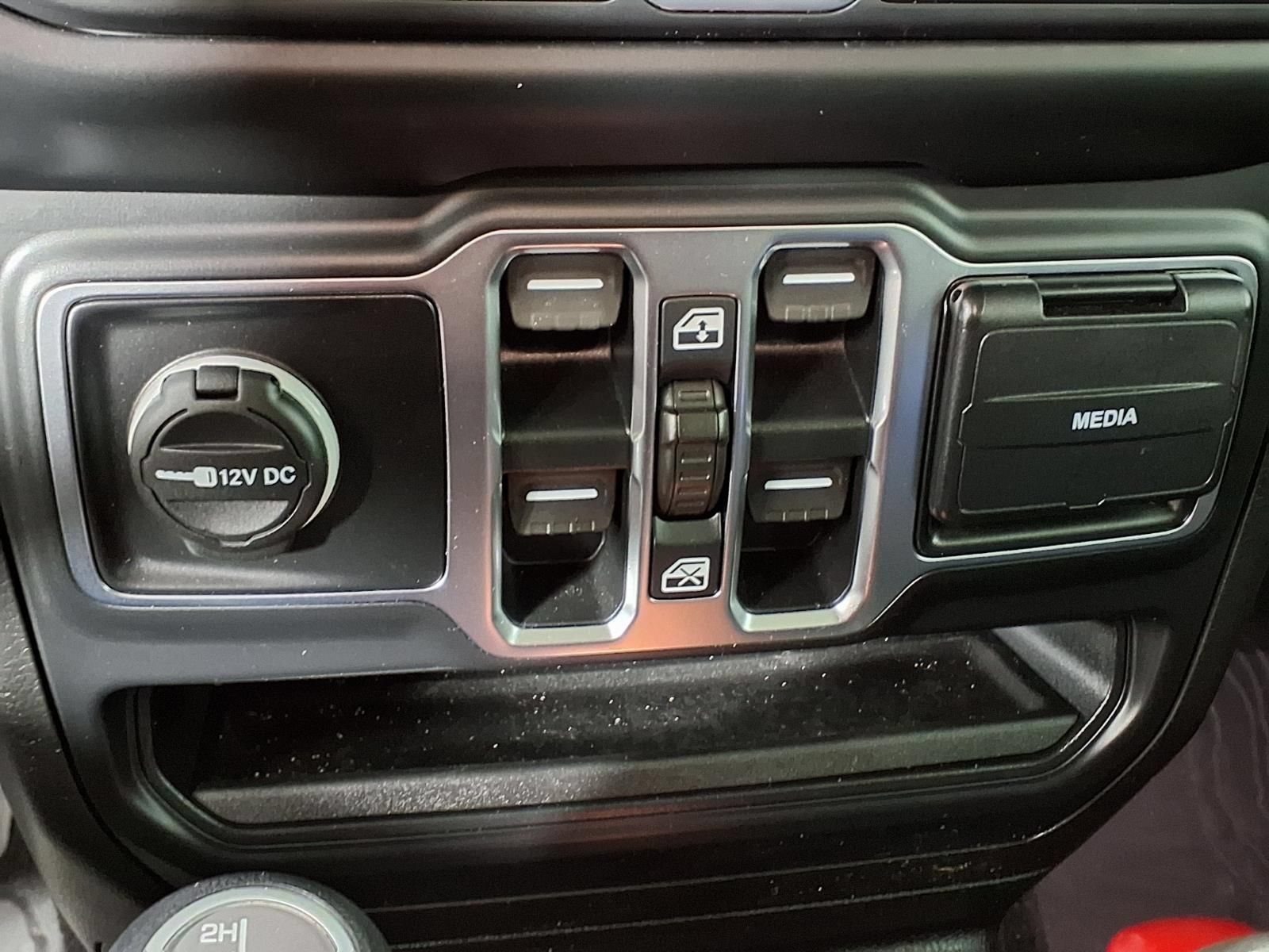 Used 2020 Jeep Gladiator Overland w/ Dual Top Group AWD/4WD image 26