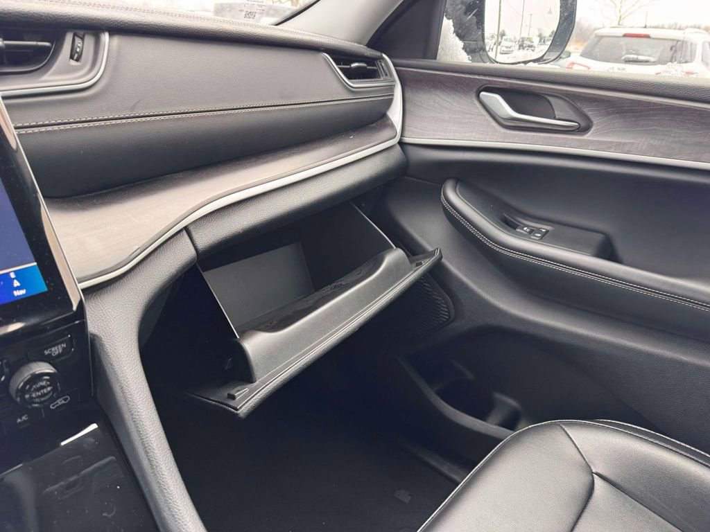 Used 2024 Jeep Grand Cherokee Limited image 24