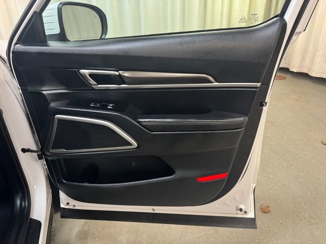 Used 2025 Kia Telluride S image 40