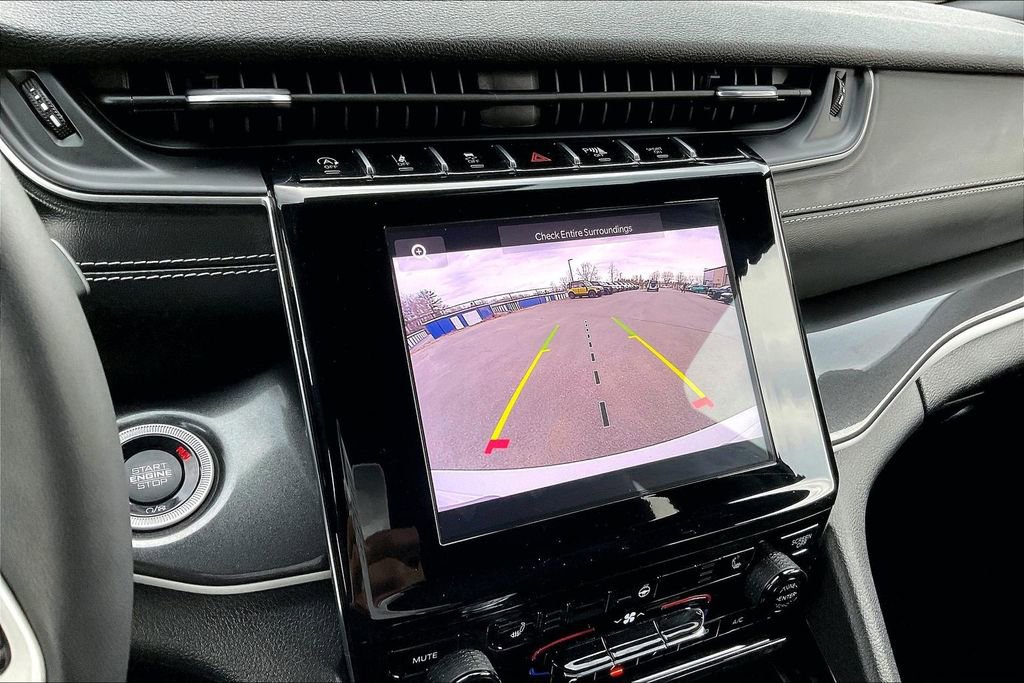 Used 2023 Jeep Grand Cherokee Altitude image 14