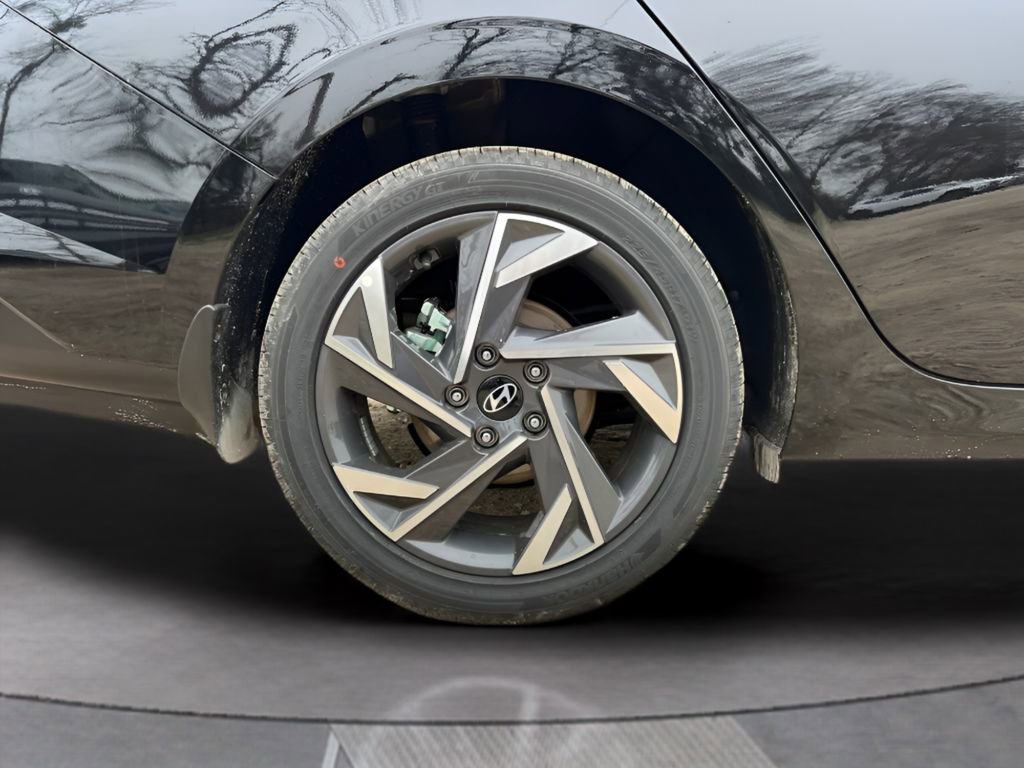 Used 2025 Hyundai Elantra SEL image 17
