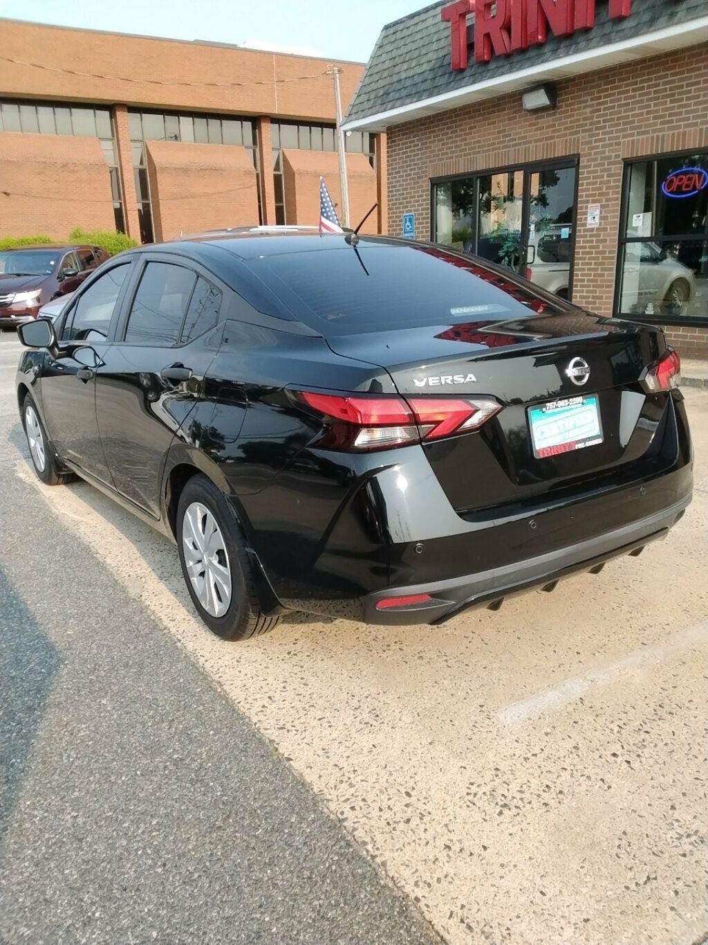 Used 2021 Nissan Versa S FWD image 2