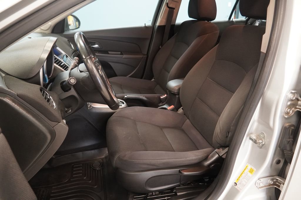 Used 2013 Chevrolet Cruze LT image 3