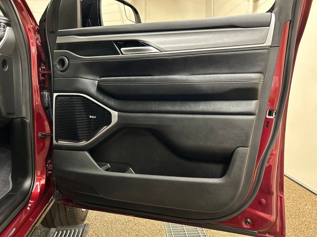 Used 2025 Jeep Wagoneer Series III w/ Premium Group I AWD/4WD image 15