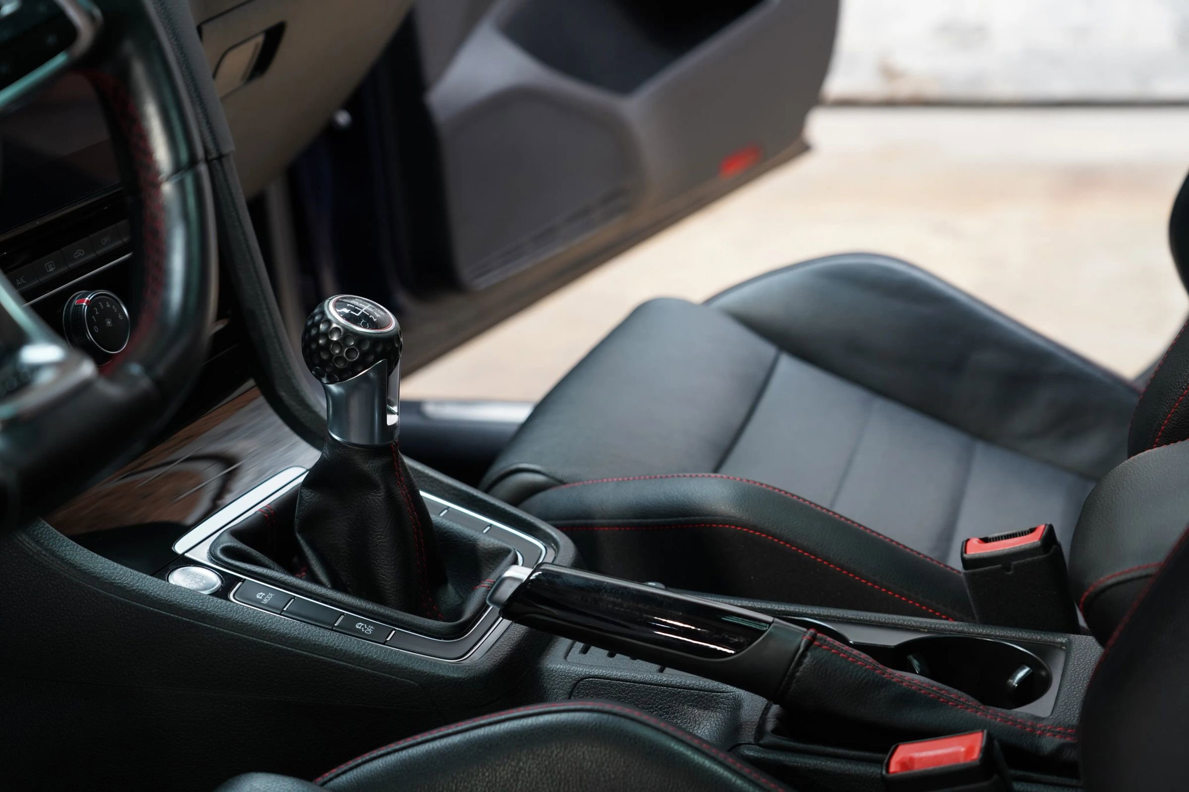 Used 2018 Volkswagen GTI SE w/ SE Leather Package image 38