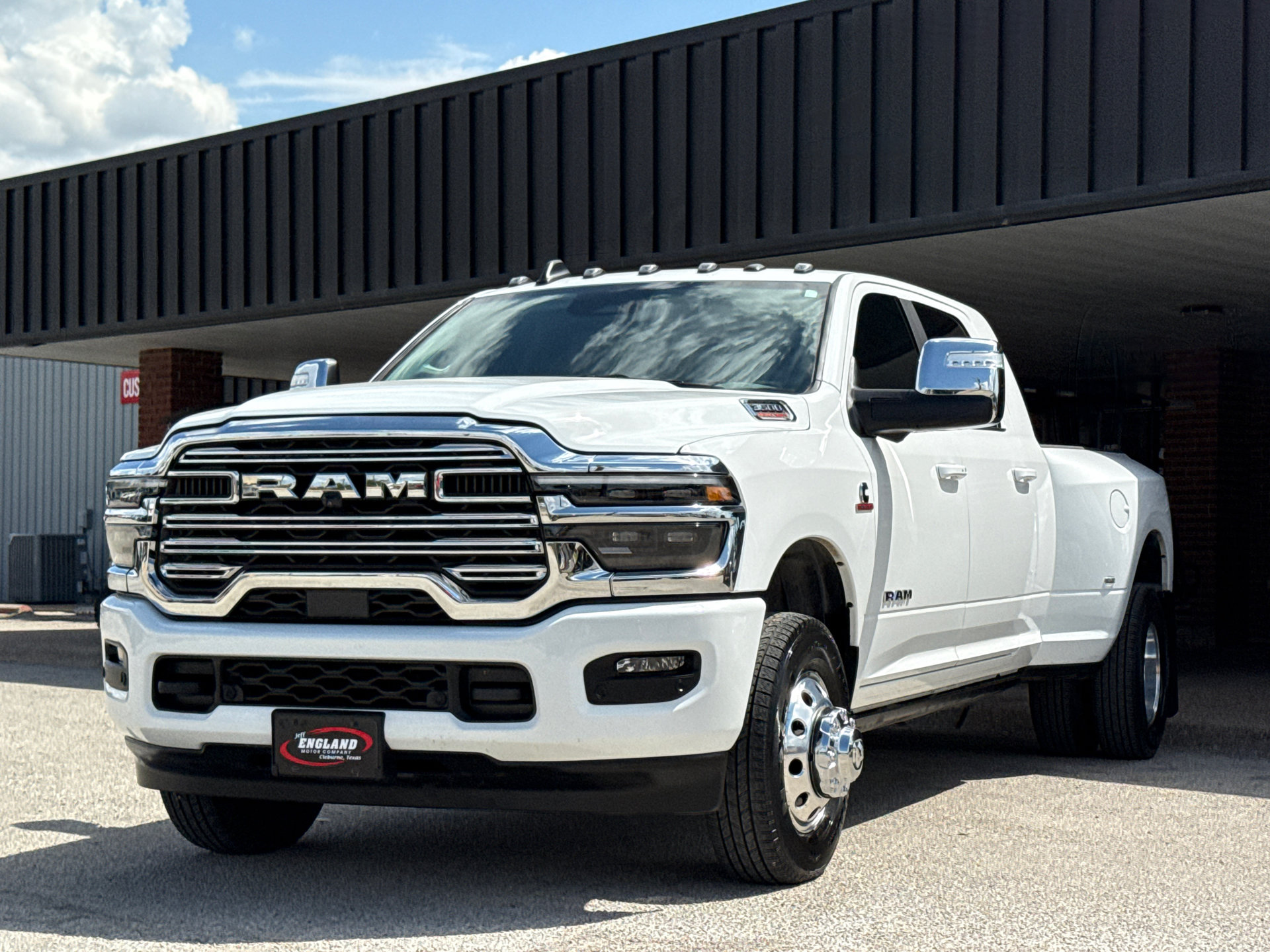 Used 2026 RAM 3500 Laramie AWD/4WD image 3