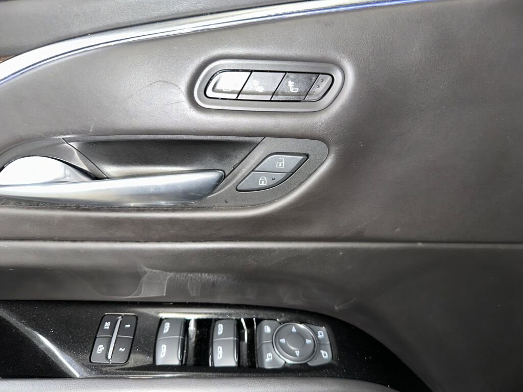 Used 2021 Cadillac Escalade Premium Luxury Platinum image 9