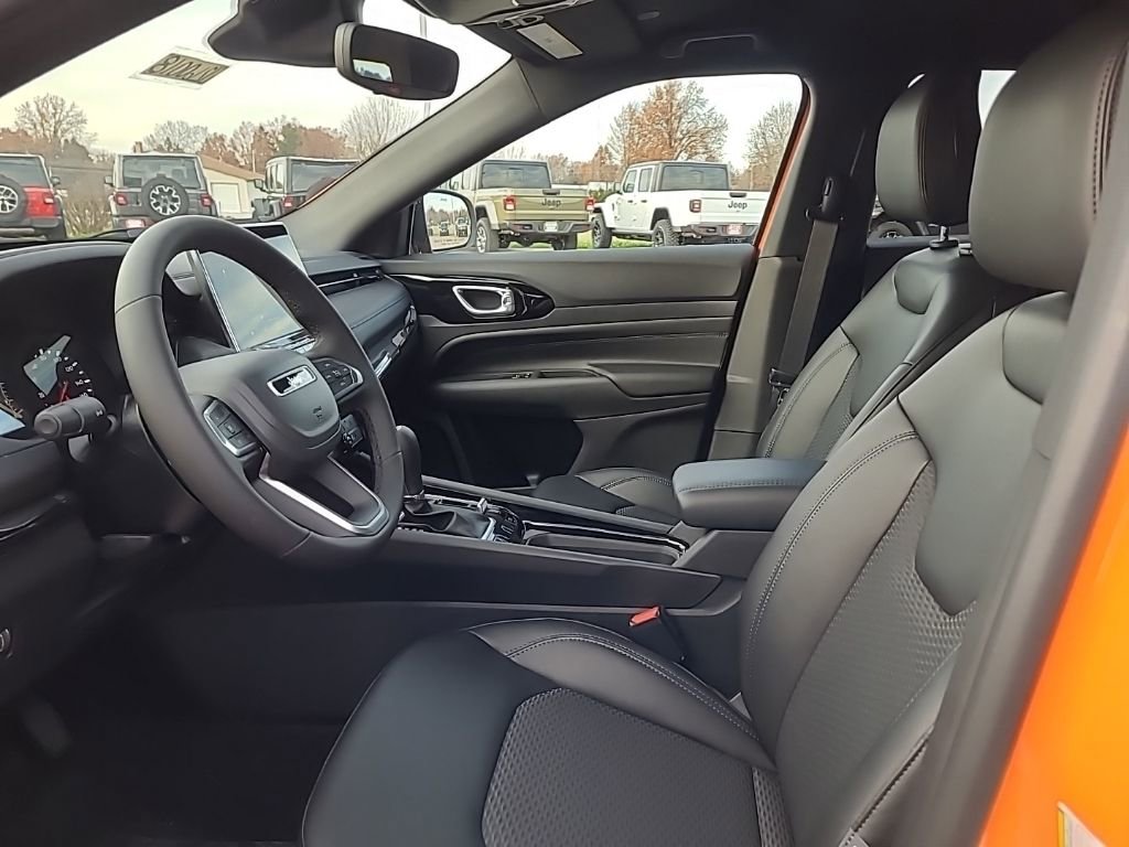New 2026 Jeep Compass Latitude AWD/4WD image 18