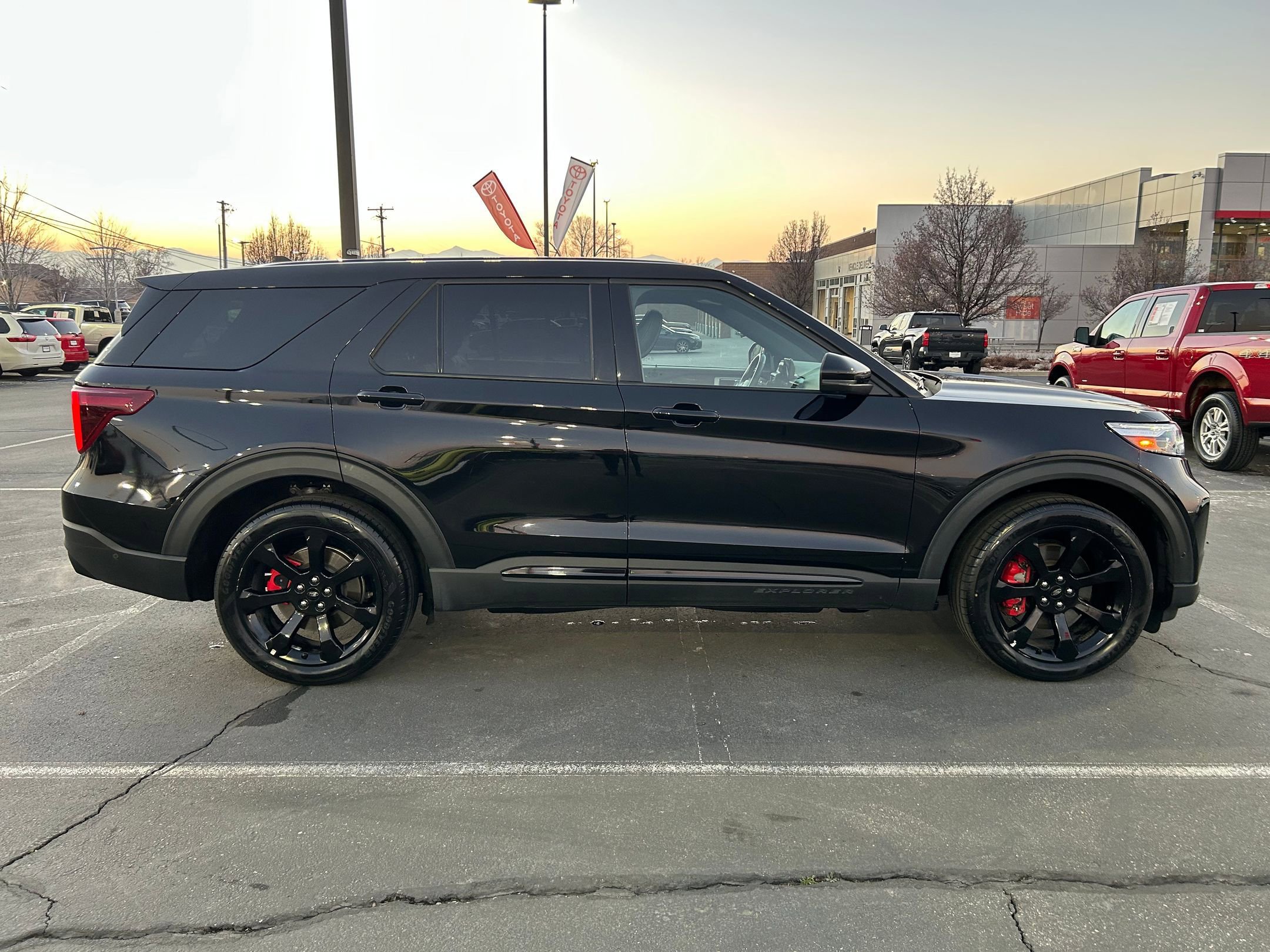 Used 2022 Ford Explorer ST w/ Equipment Group 401A image 6