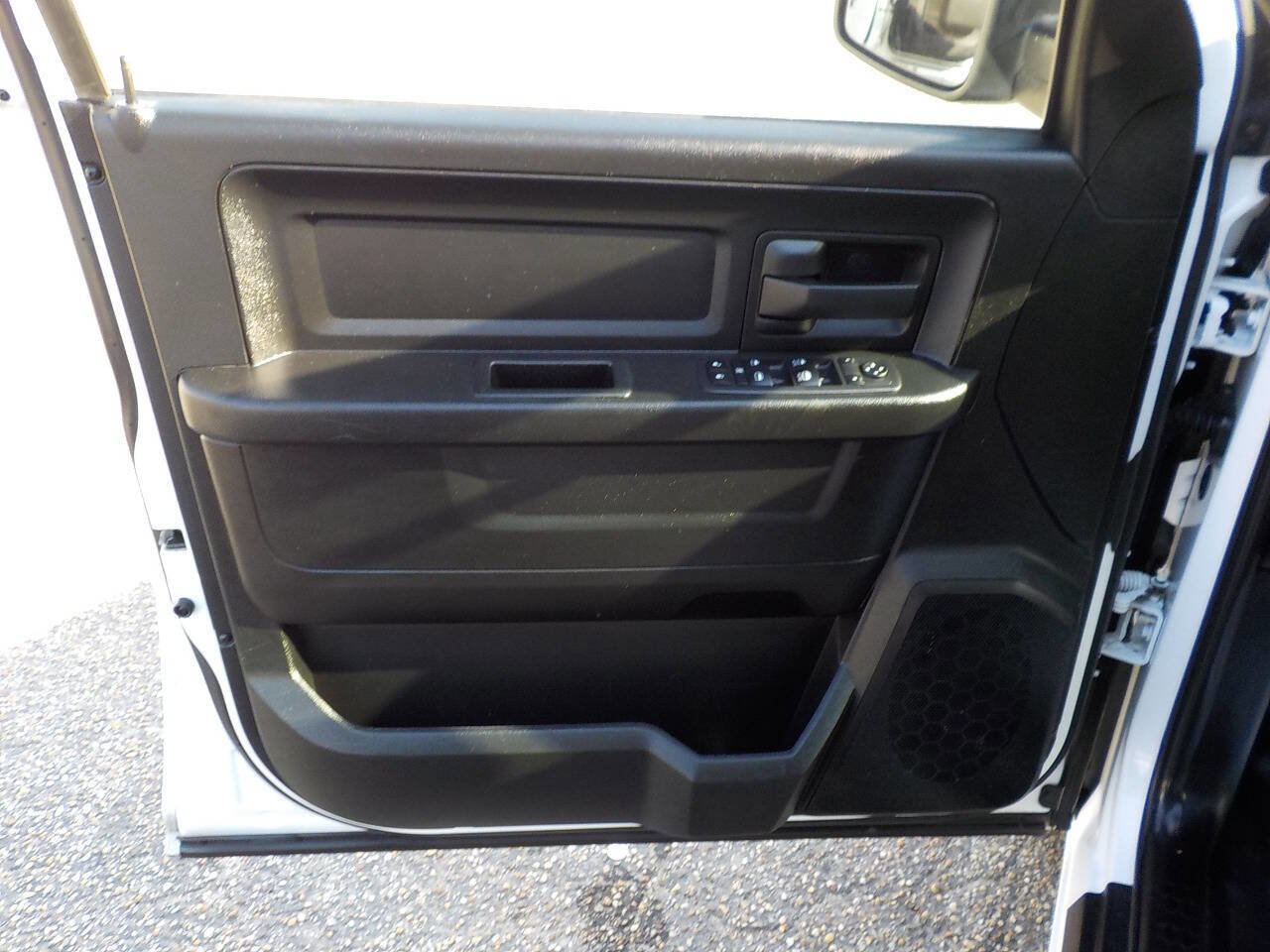 Used 2019 RAM 1500 Tradesman w/ Chrome Appearance Group RWD image 15
