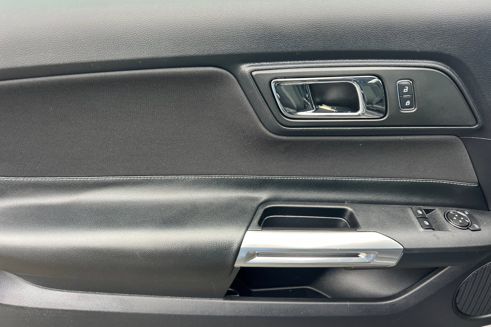 Used 2015 Ford Mustang Coupe image 11