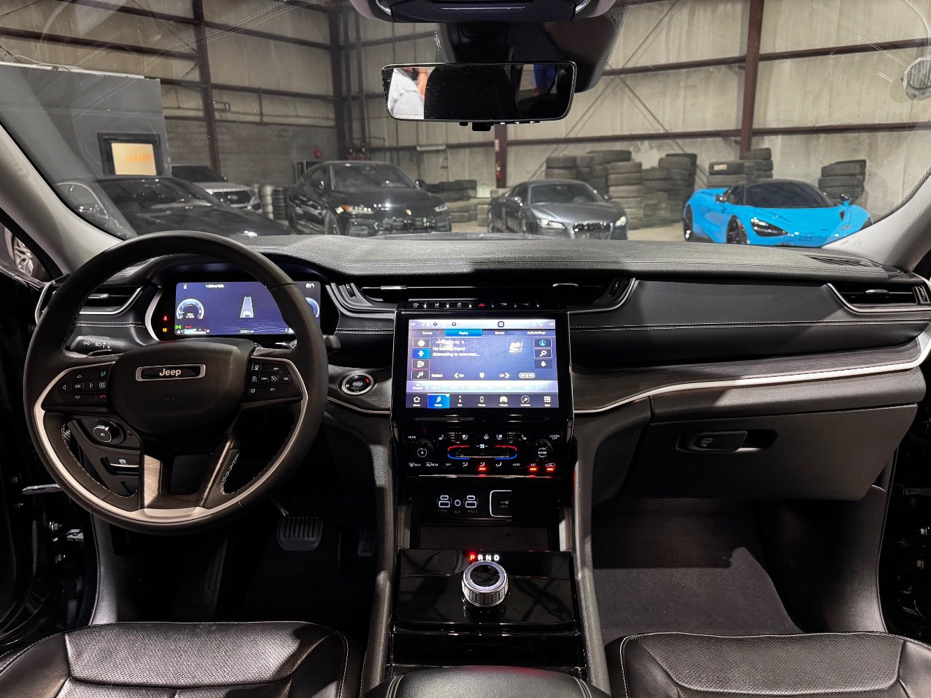 Used 2023 Jeep Grand Cherokee Limited w/ Luxury Tech Group II image 29