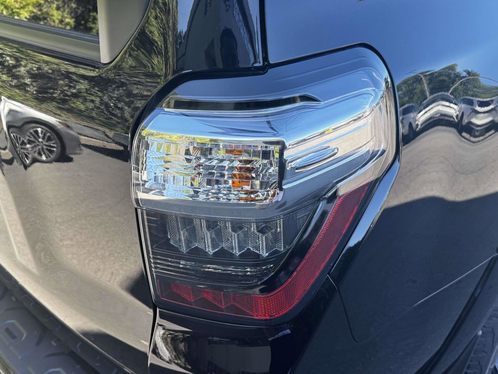 Certified 2022 Toyota 4Runner TRD Off-Road Premium AWD/4WD image 10