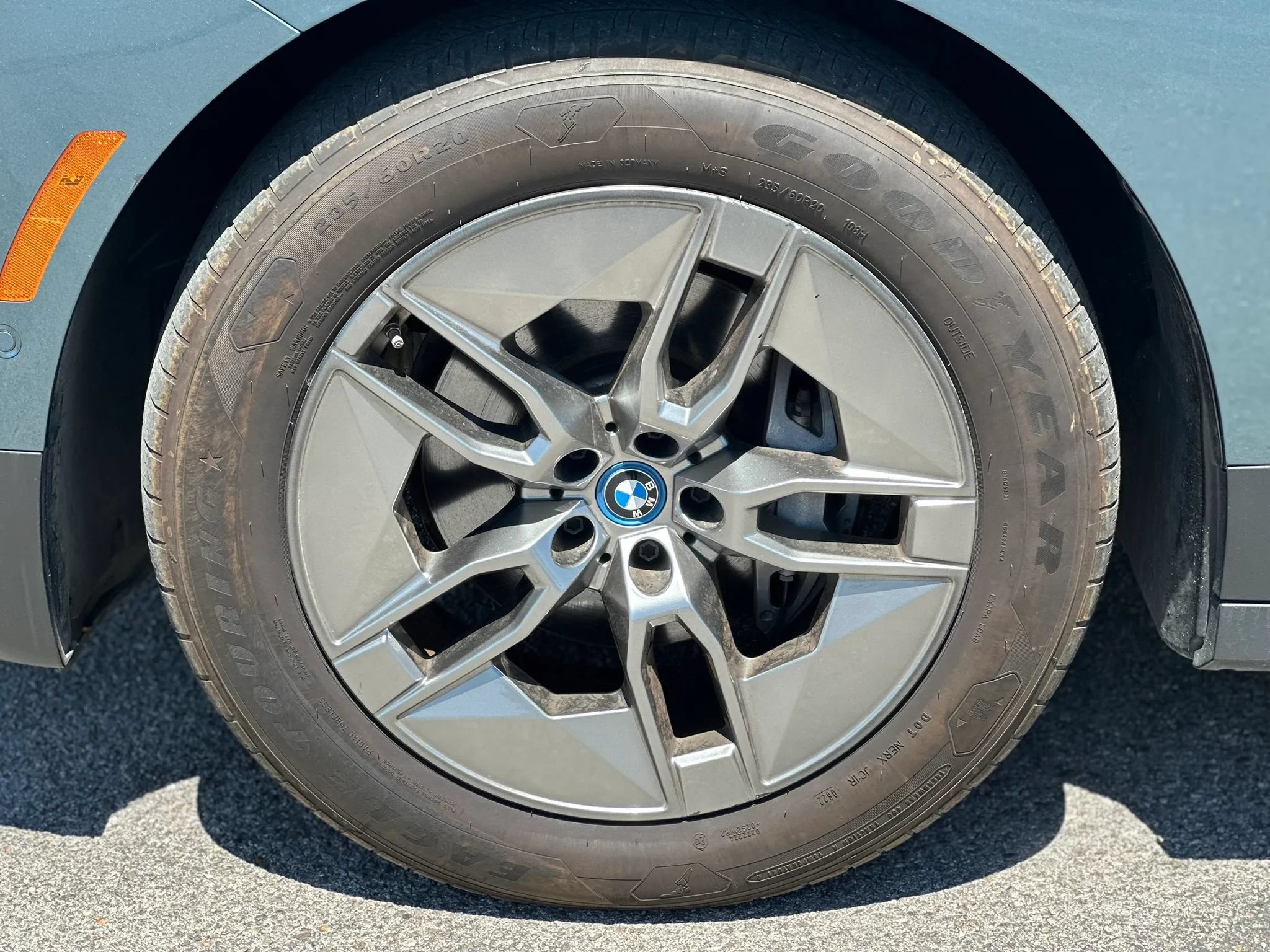 Used 2022 BMW iX xDrive50 w/ Convenience Package AWD/4WD image 25