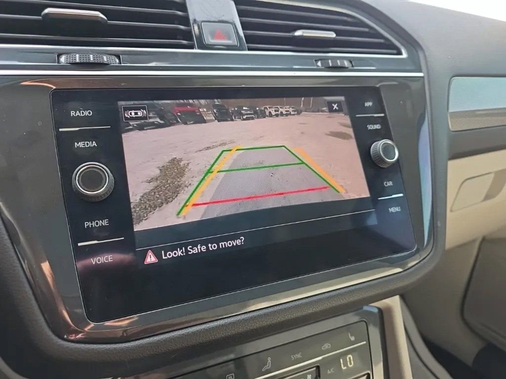 Used 2022 Volkswagen Tiguan SE AWD/4WD image 24