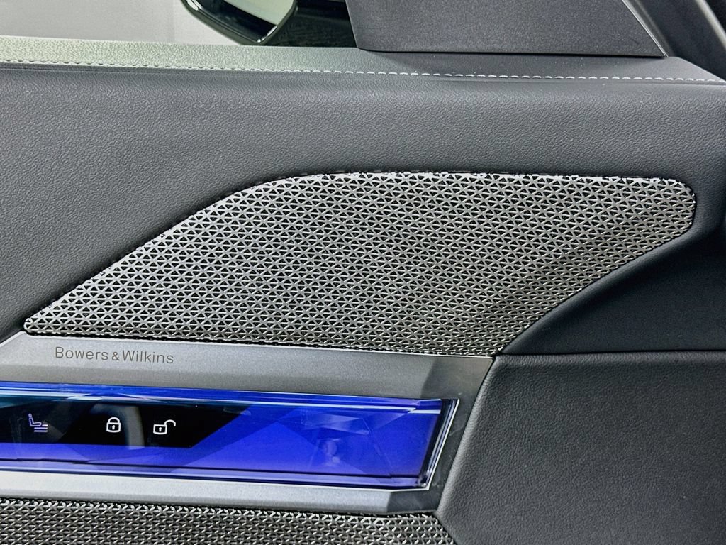 Certified 2025 BMW 740i w/ Premium Package RWD image 19