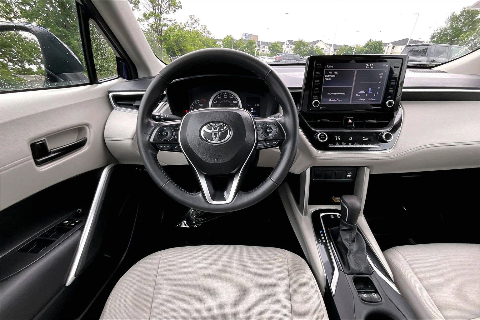 Used 2022 Toyota Corolla Cross LE w/ Moonroof Package AWD/4WD image 5