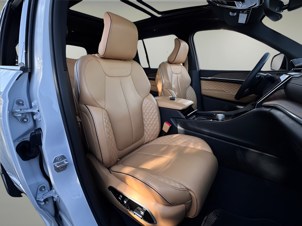 Used 2023 Jeep Grand Cherokee Summit w/ Luxury Tech Group V RWD image 23
