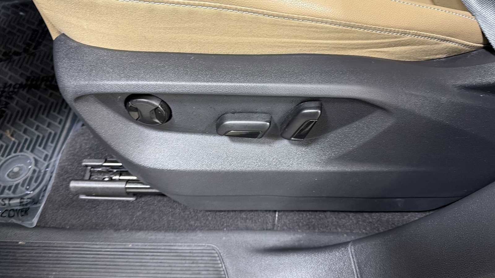 Used 2020 Volkswagen Atlas Cross Sport SE image 14