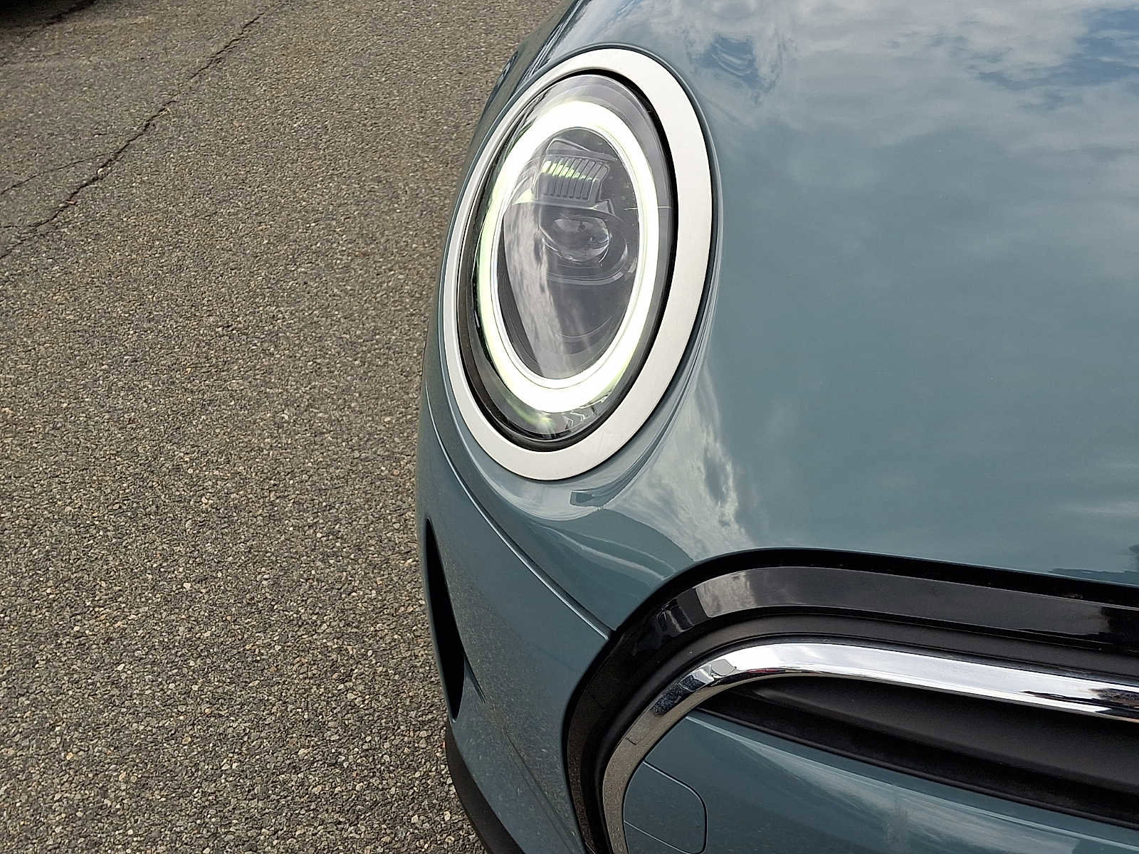 Used 2023 MINI Cooper 4-Door Hardtop w/ Multitone Edition image 10