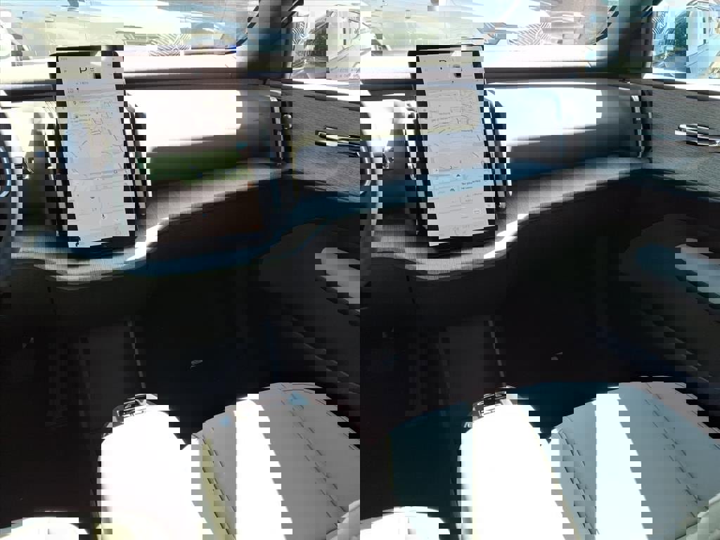 New 2026 Volvo XC90 T8 Plus w/ Protection Package Premier image 14