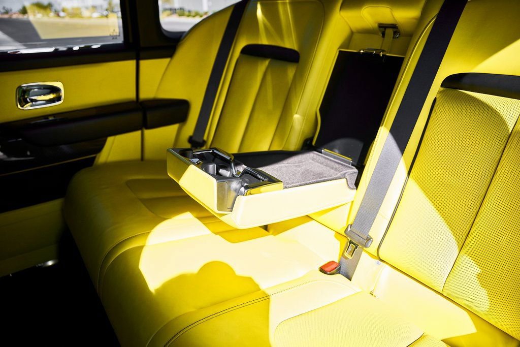 Used 2022 Rolls-Royce Cullinan Black Badge w/ Dark Exterior Package image 57