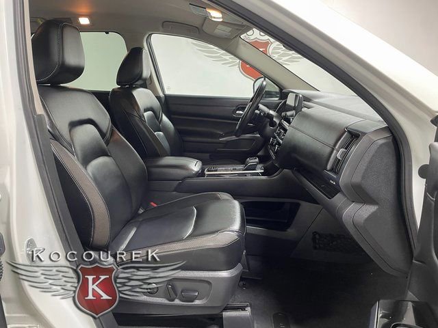 Used 2023 Nissan Pathfinder SL w/ Lighting Package (N92) image 22