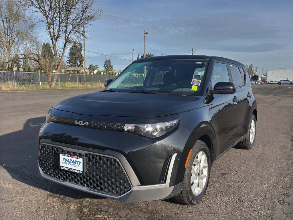 Used 2024 Kia Soul LX w/ Option Group 015 FWD image 4